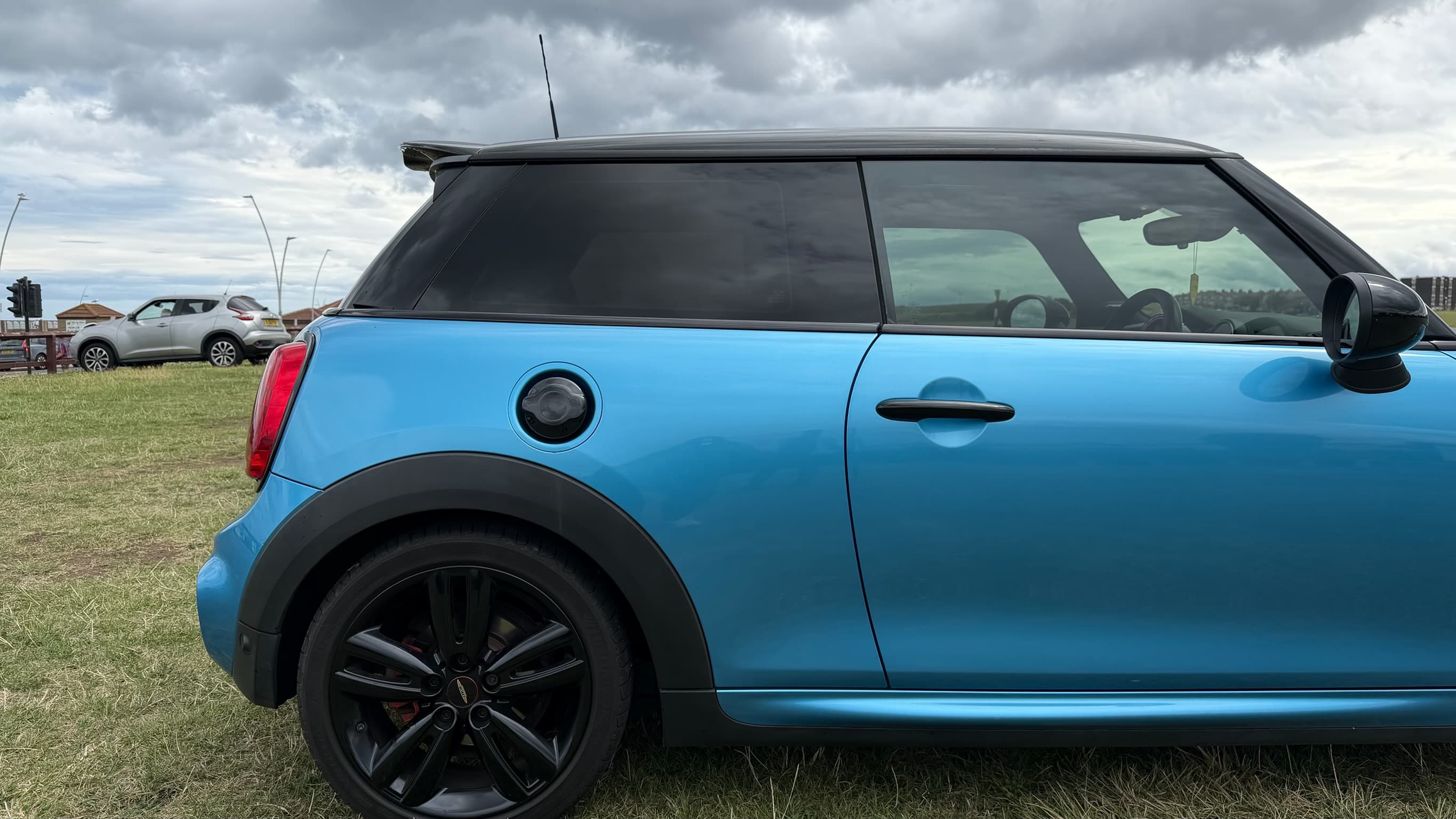 2015 MINI Hatch Cooper S thumbnail 4