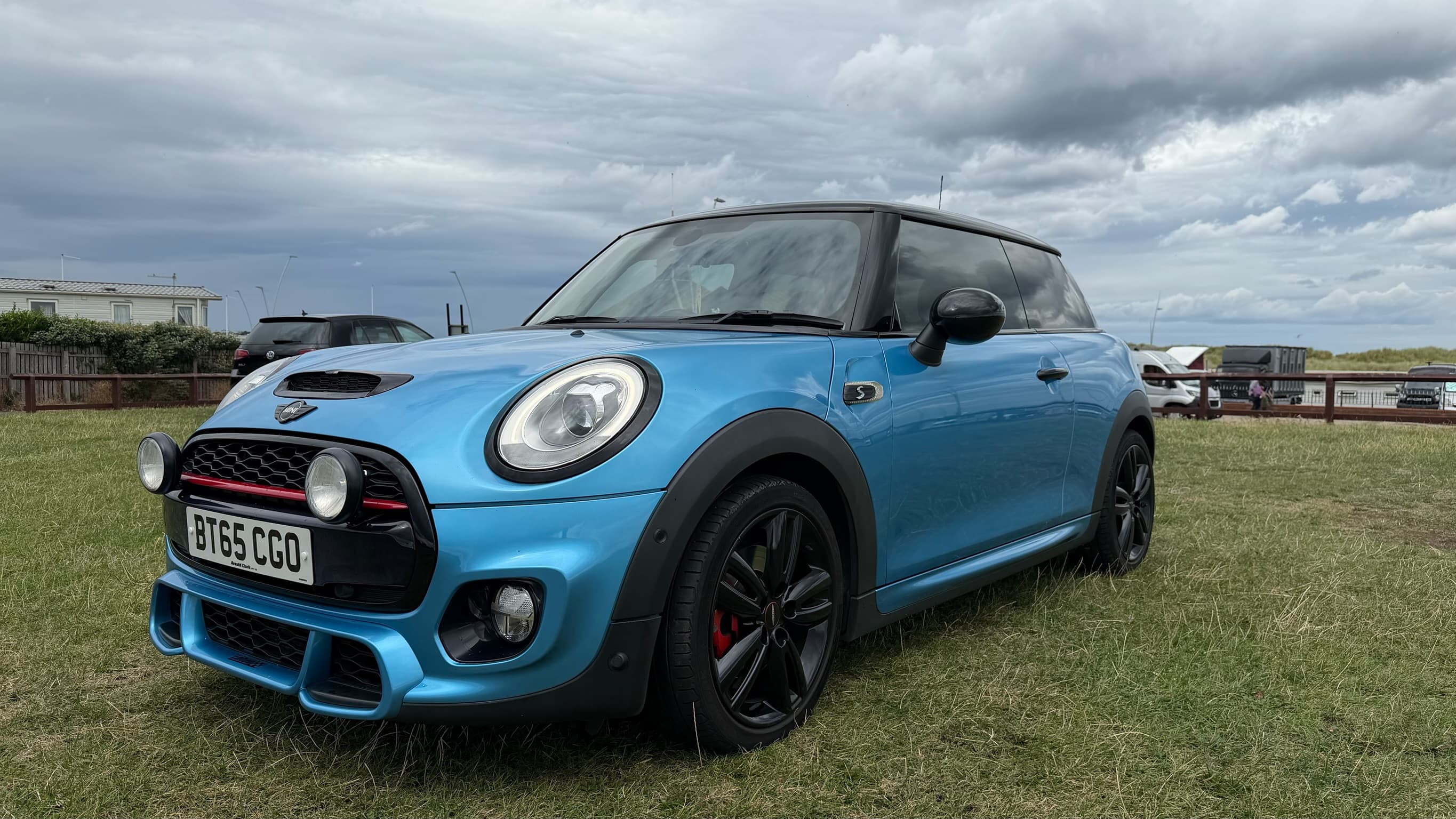 2015 MINI Hatch Cooper S thumbnail 2