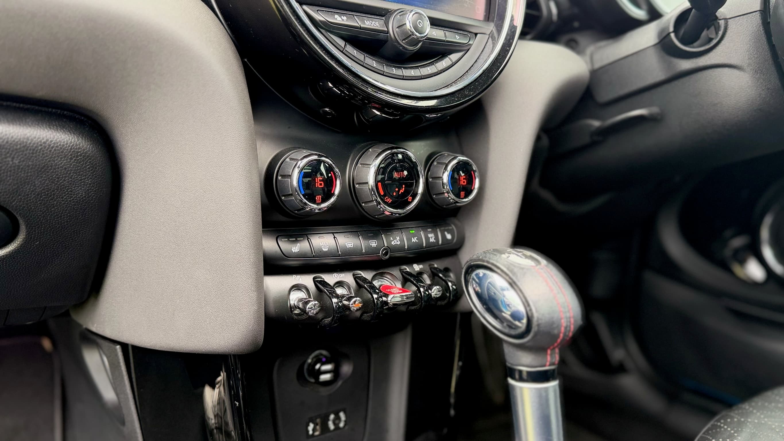 2015 MINI Hatch Cooper S thumbnail 27
