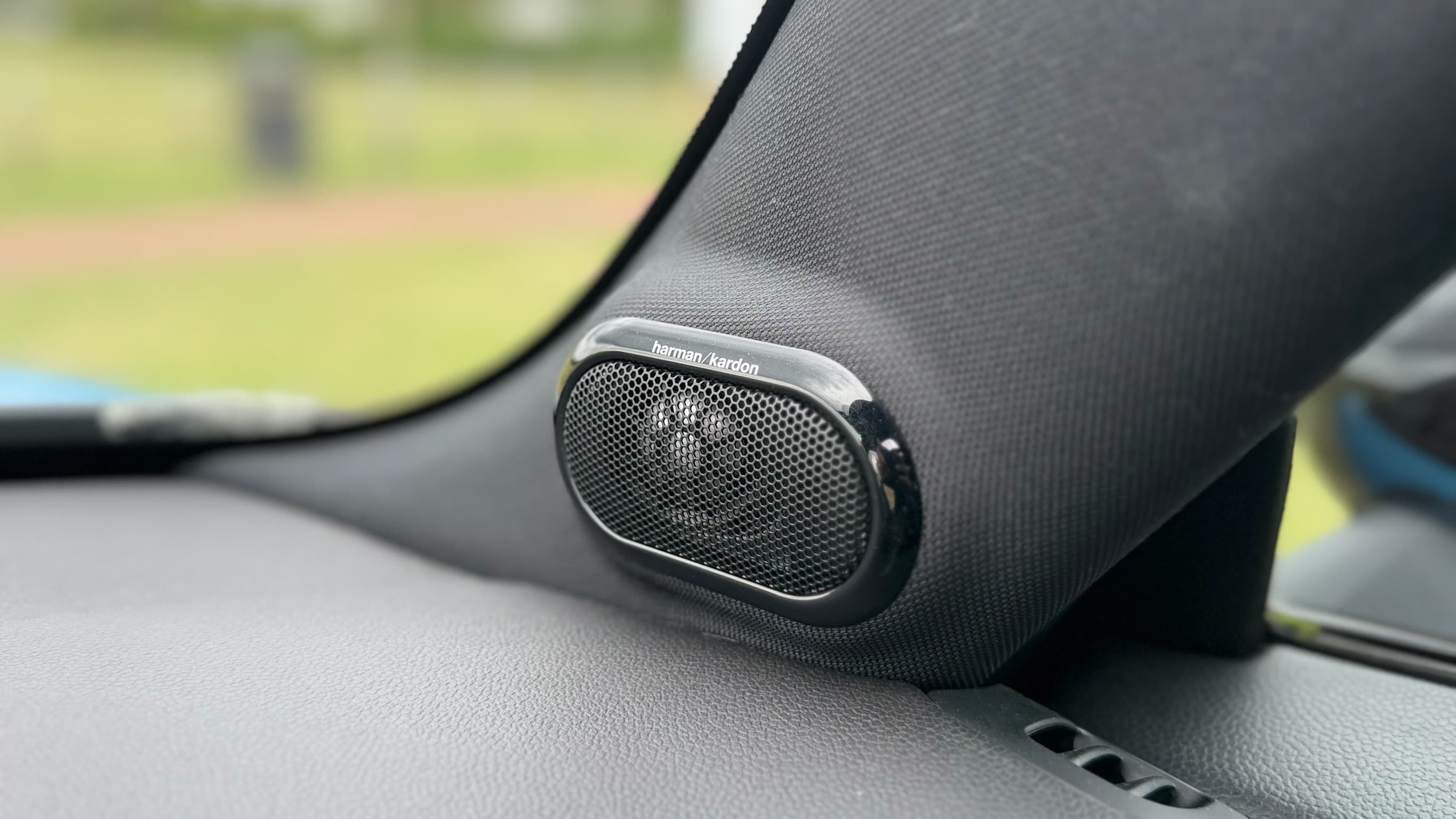 2015 MINI Hatch Cooper S thumbnail 32