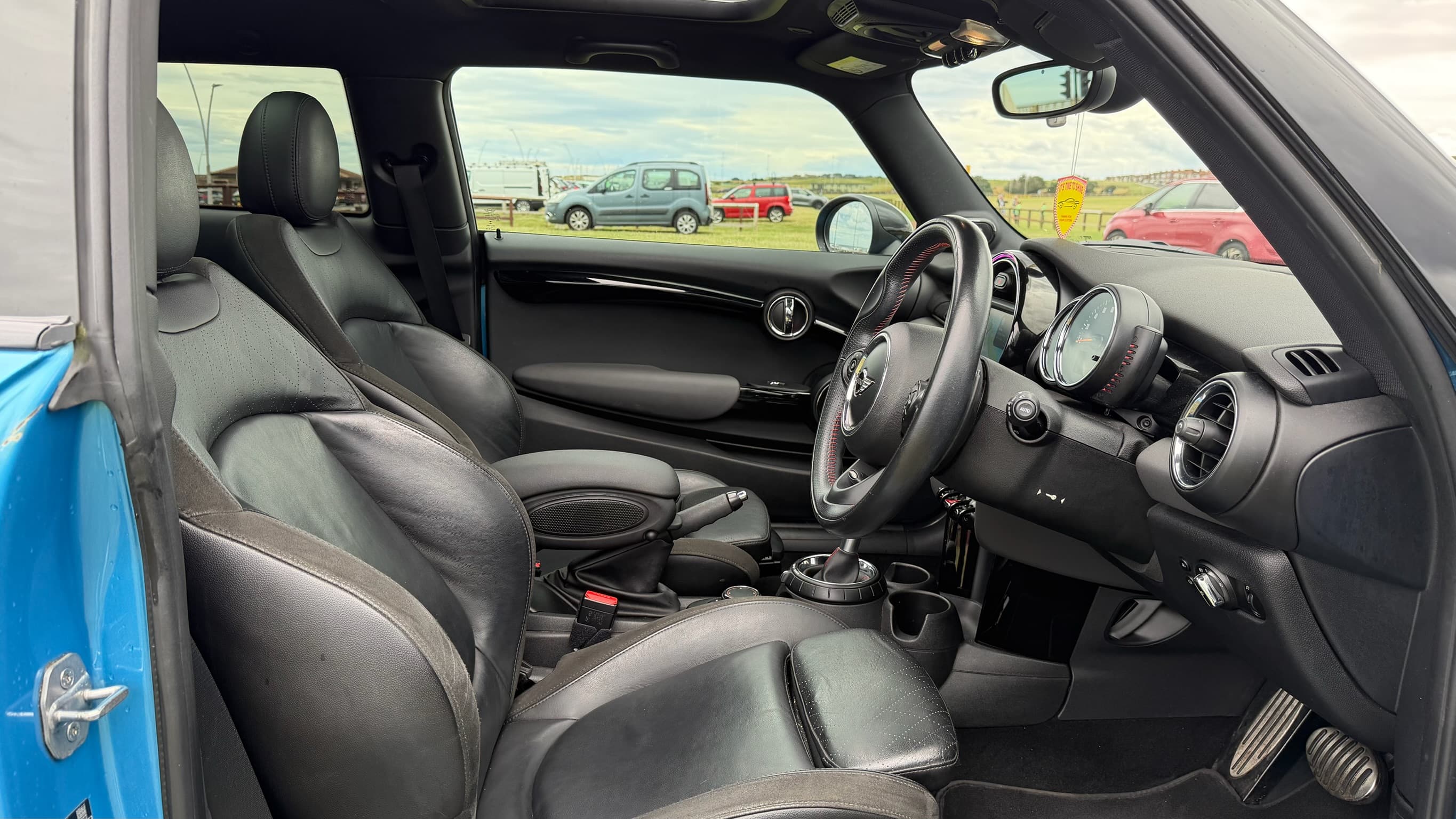 2015 MINI Hatch Cooper S thumbnail 37