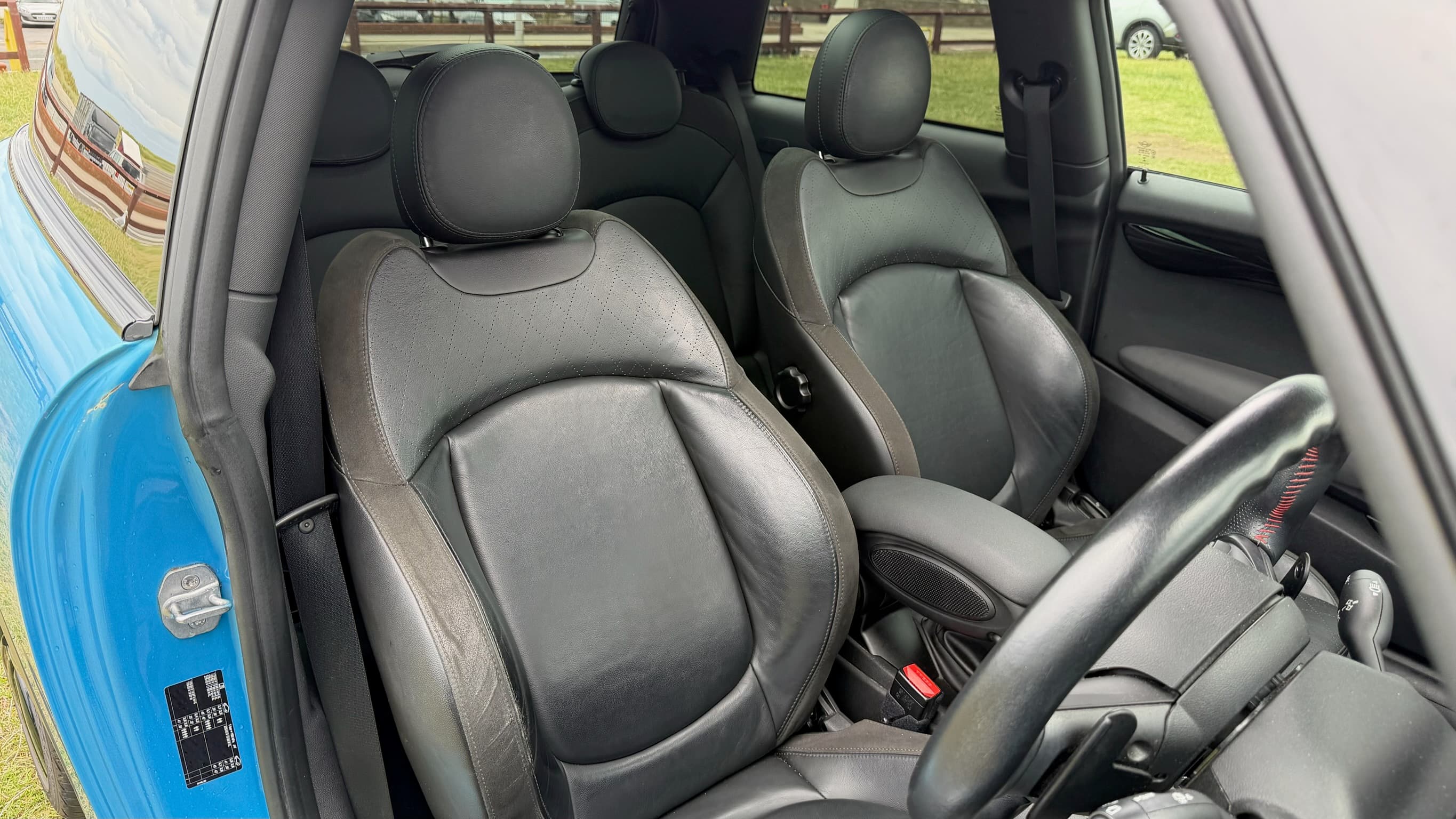 2015 MINI Hatch Cooper S thumbnail 36