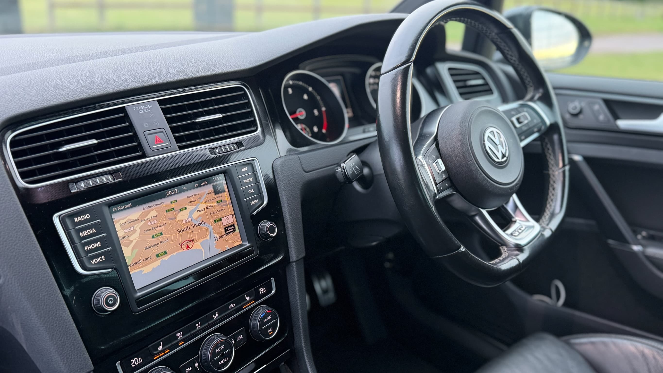 2015 Volkswagen Golf 2.0 GTD thumbnail 27